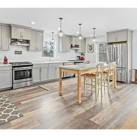 Work And Live In The Twin Cities - We Connect Apartment